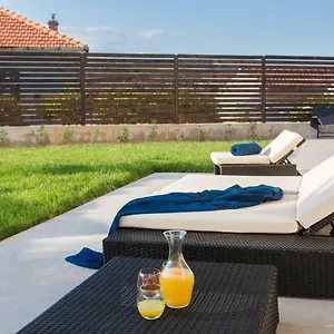 Villa Salt - 10 People, Heated Pool, Trogir, Near & Split Airport, Trogir