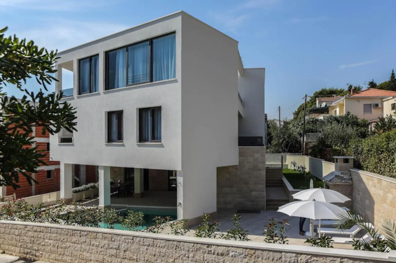 Villa Novela 0*, Trogir